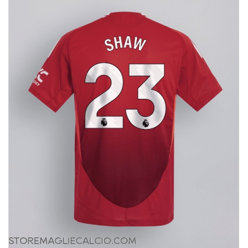 Manchester United Luke Shaw #23 Maglia Gara Casa Repliche 2024-25 Maniche Corte Manchester United Luke Shaw #23 Maglia Gara Casa Repliche 2024-25 Maniche Corte